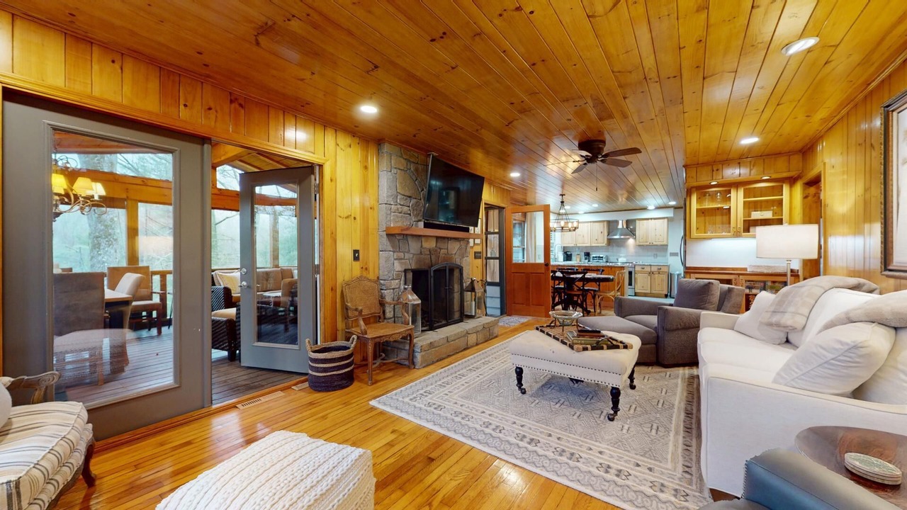 Photo of Livingroom in Highlands Hills