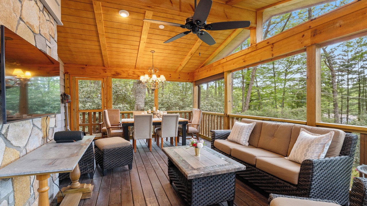 Photo of Livingroom in Highlands Hills