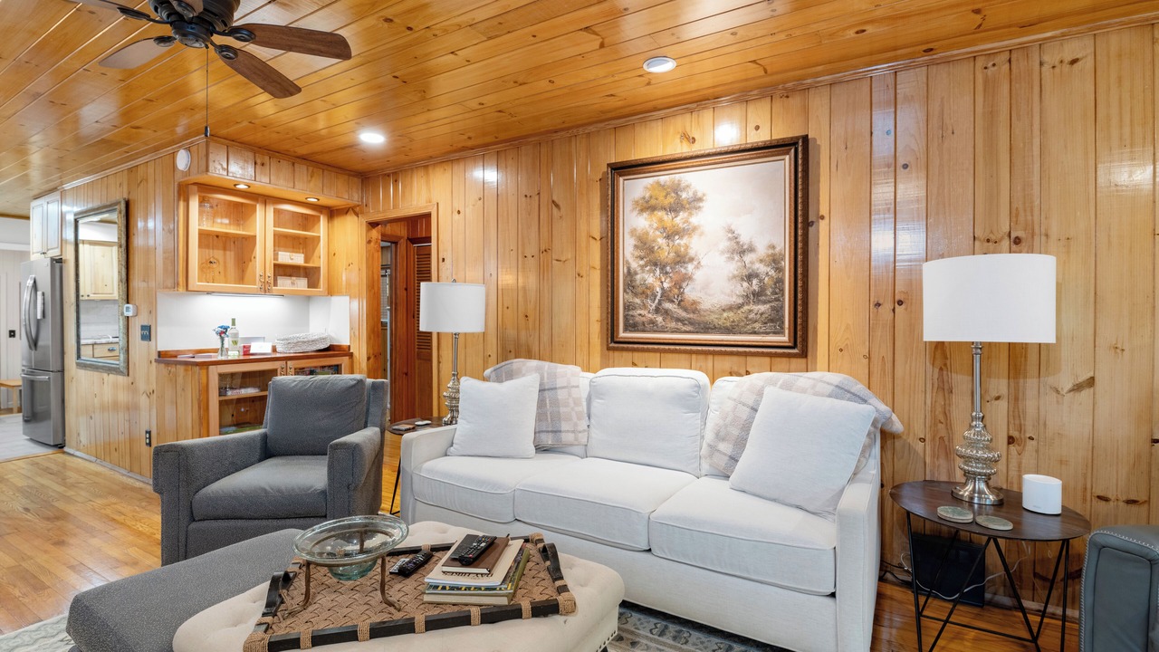 Photo of Livingroom in Highlands Hills
