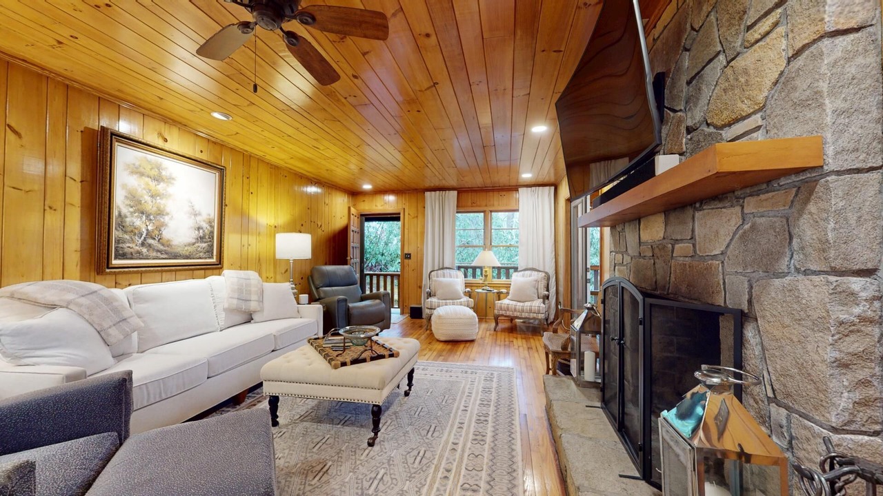 Photo of Livingroom in Highlands Hills