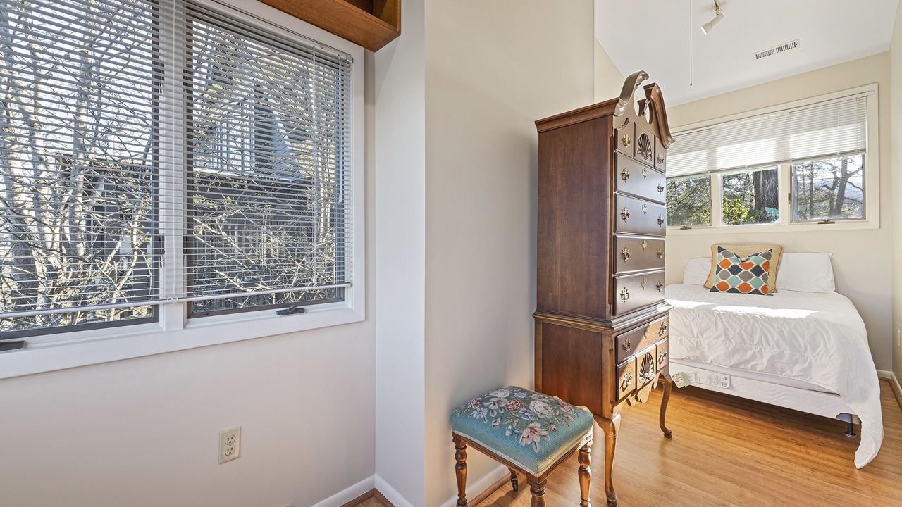 Photo of Bedroom in Lake Junaluska