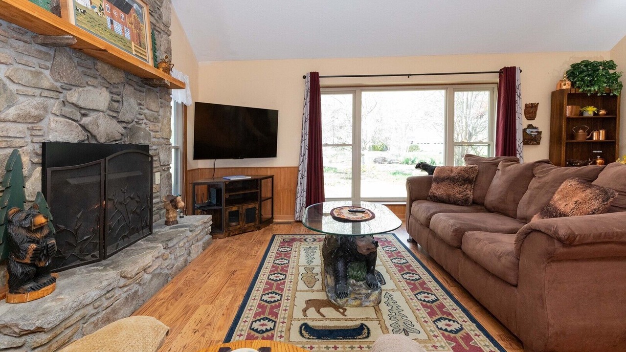 Photo of Livingroom in Valley Creek Run