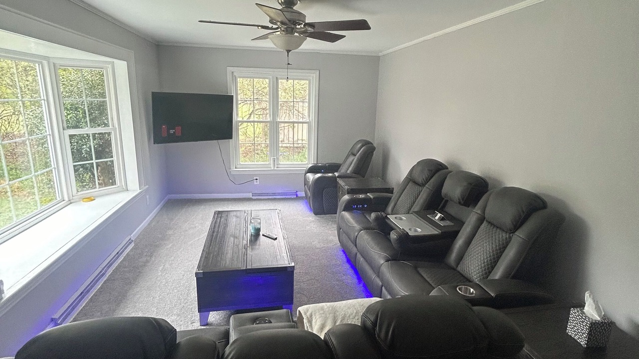 Photo of Livingroom in Burlington