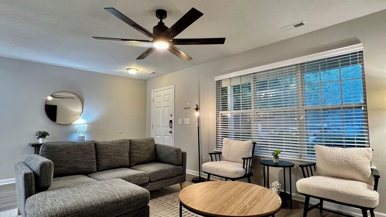 Photo of Livingroom in Harwood Lane
