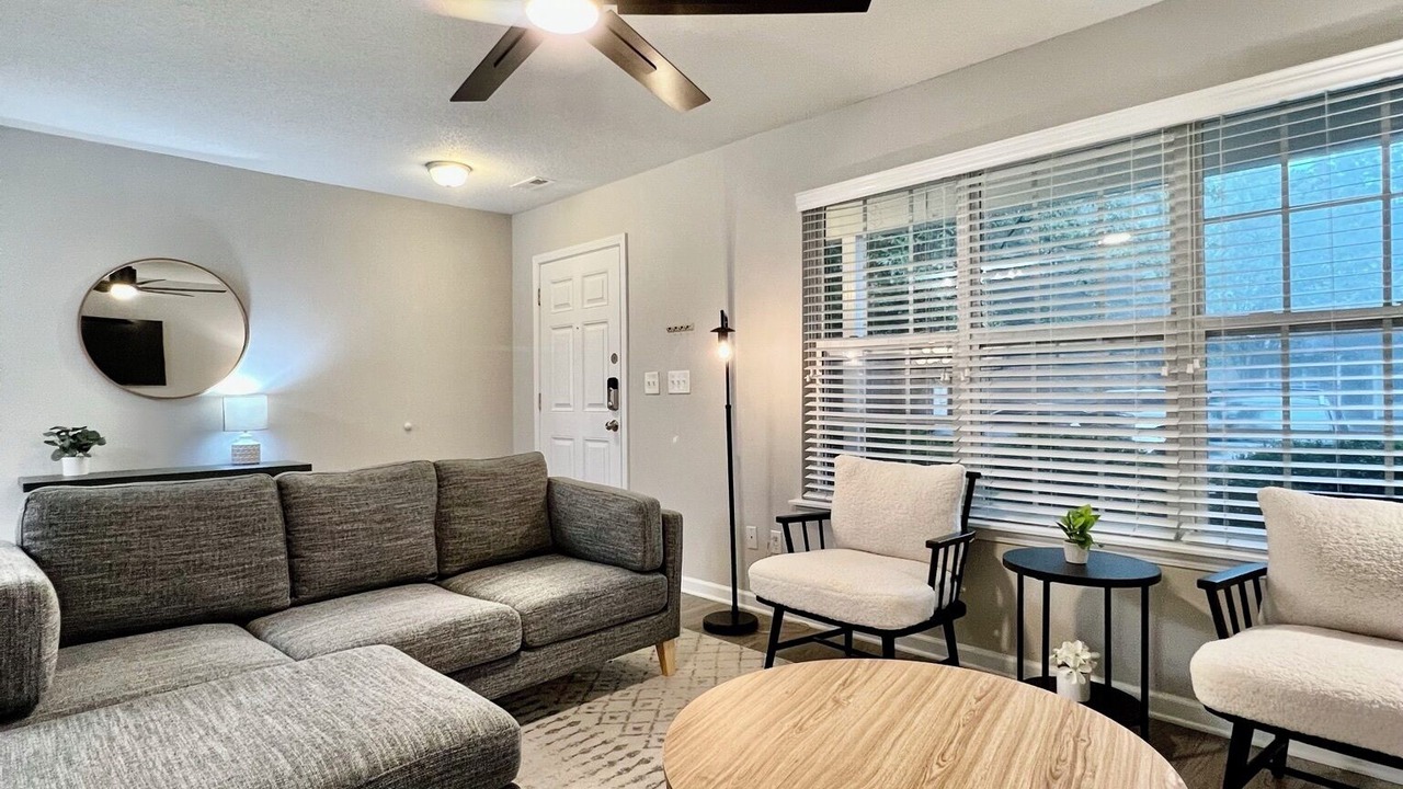 Photo of Livingroom in Harwood Lane