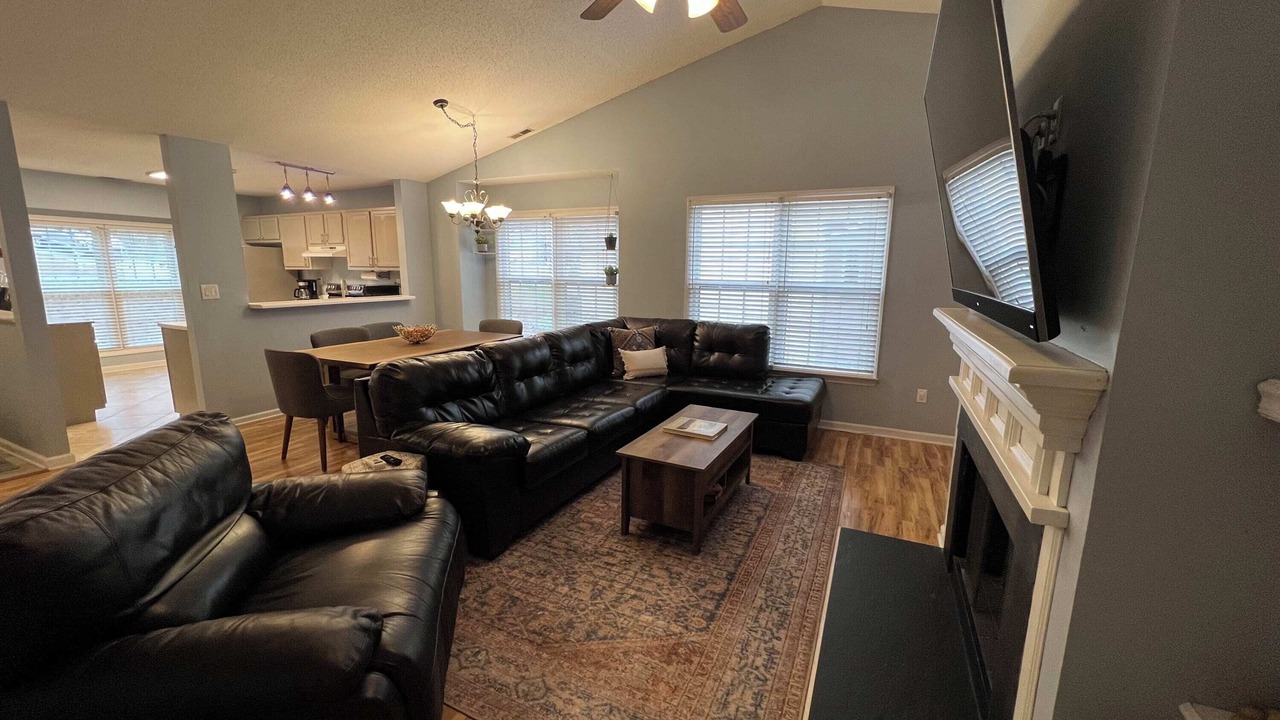 Photo of Livingroom in Evergreen