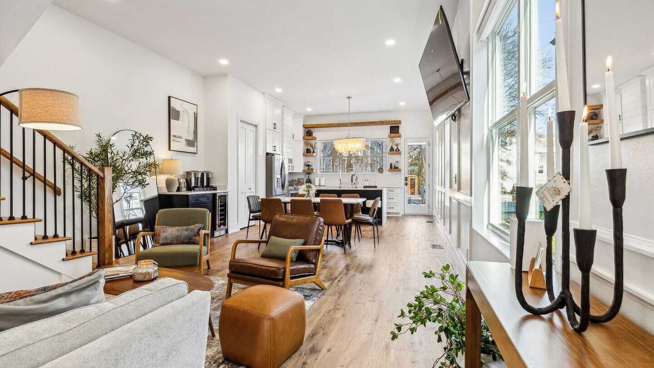 Photo of Livingroom in East Hill