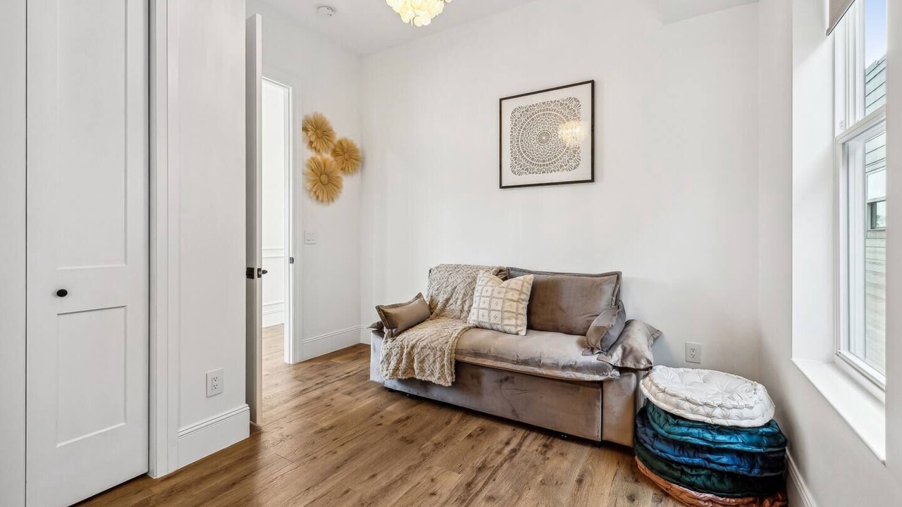Photo of Livingroom in East Hill