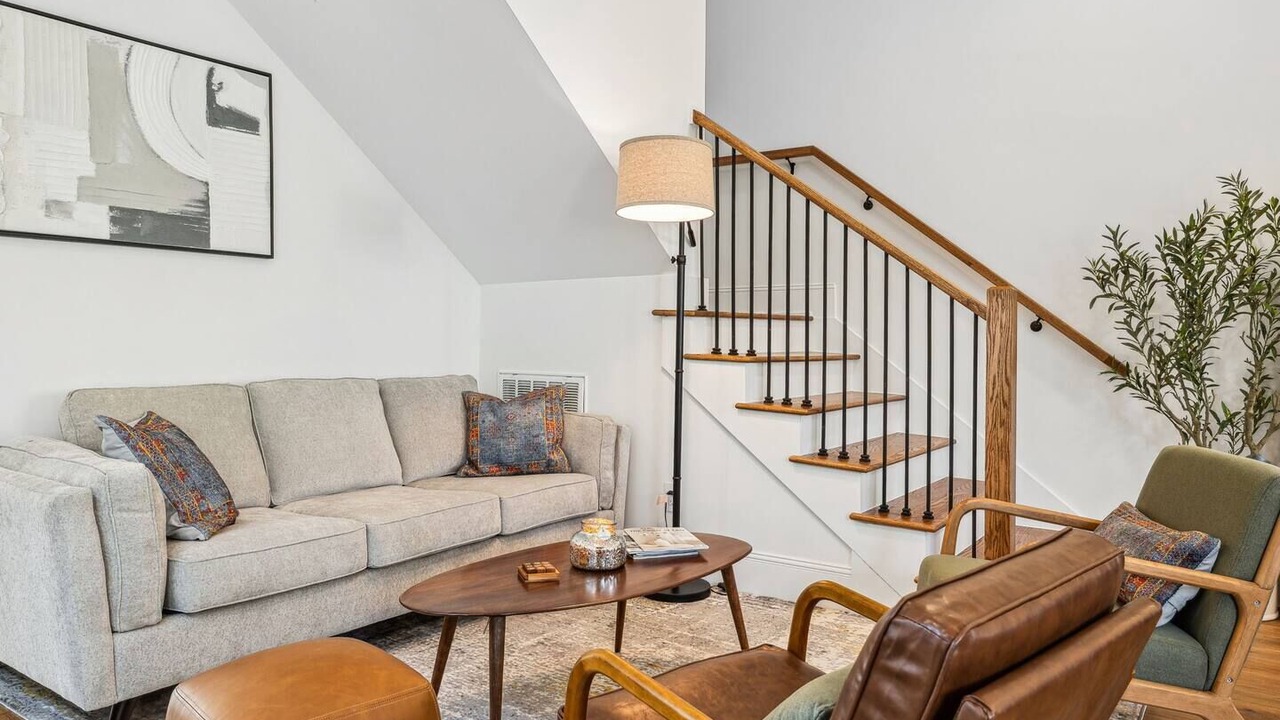 Photo of Livingroom in East Hill