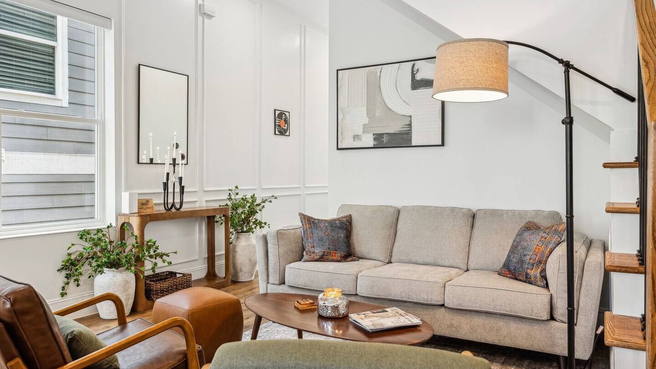 Photo of Livingroom in East Hill