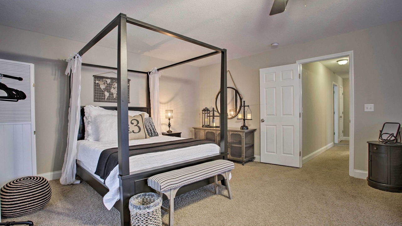 Photo of Bedroom in Royal Pines