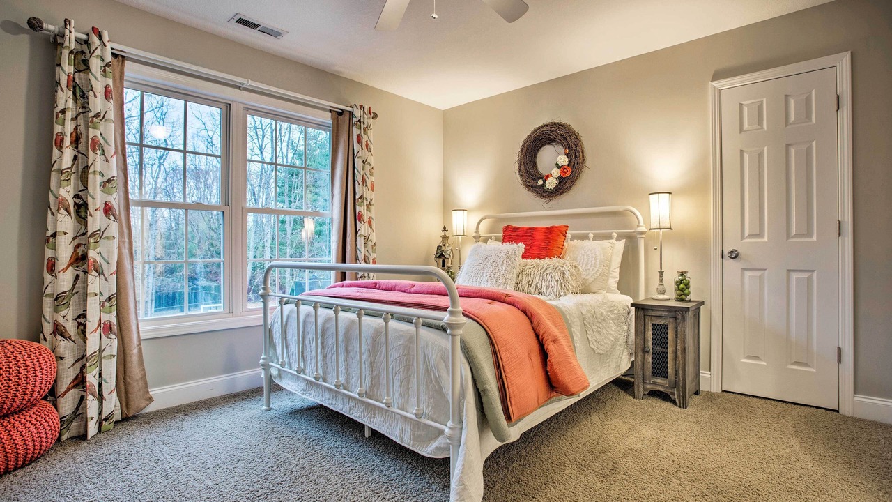Photo of Bedroom in Royal Pines