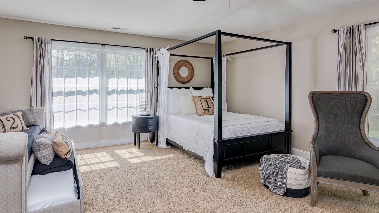 Photo of Bedroom in Royal Pines