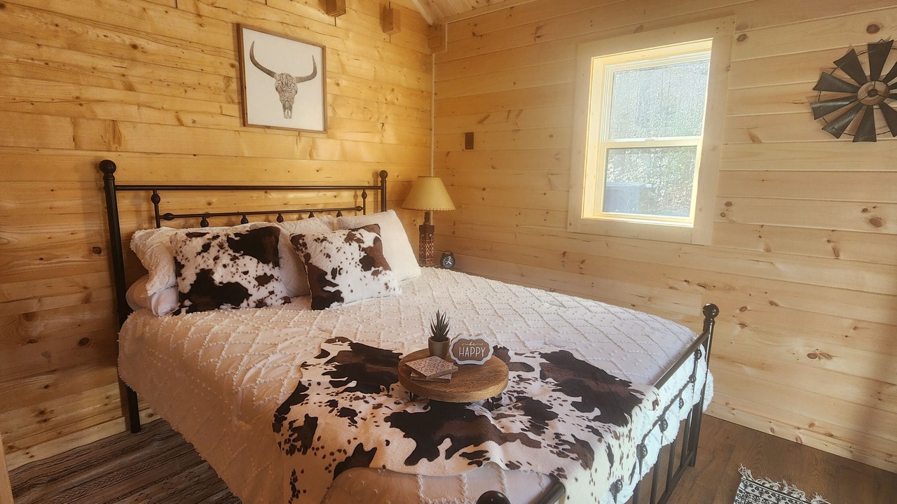 Photo of Bedroom in Cullowhee