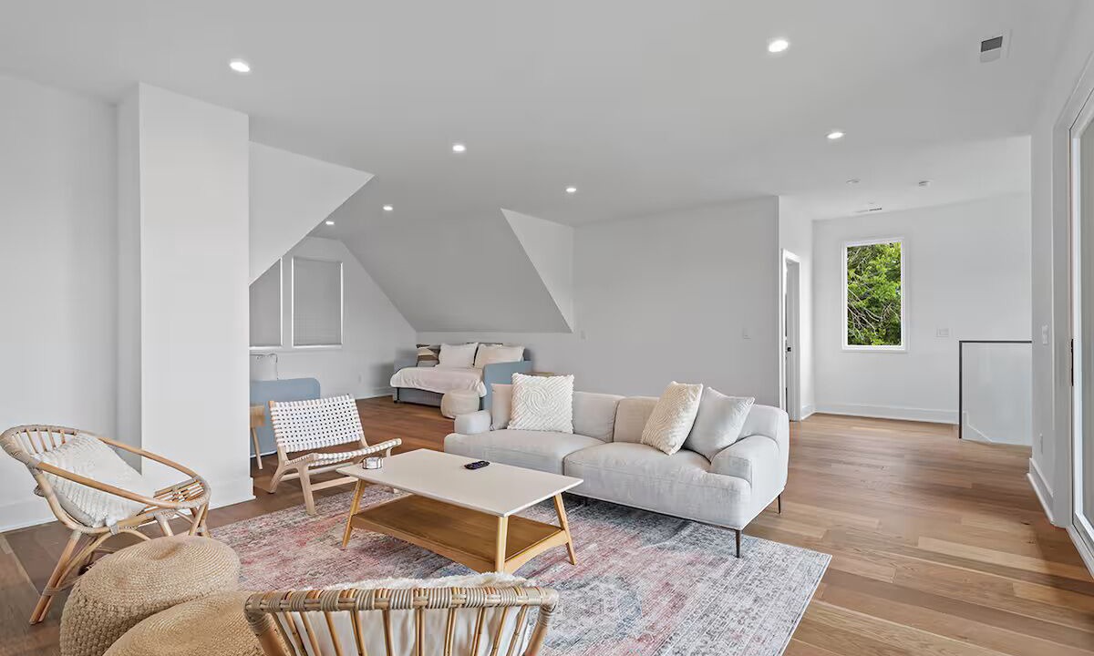 Photo of Livingroom in Downtown