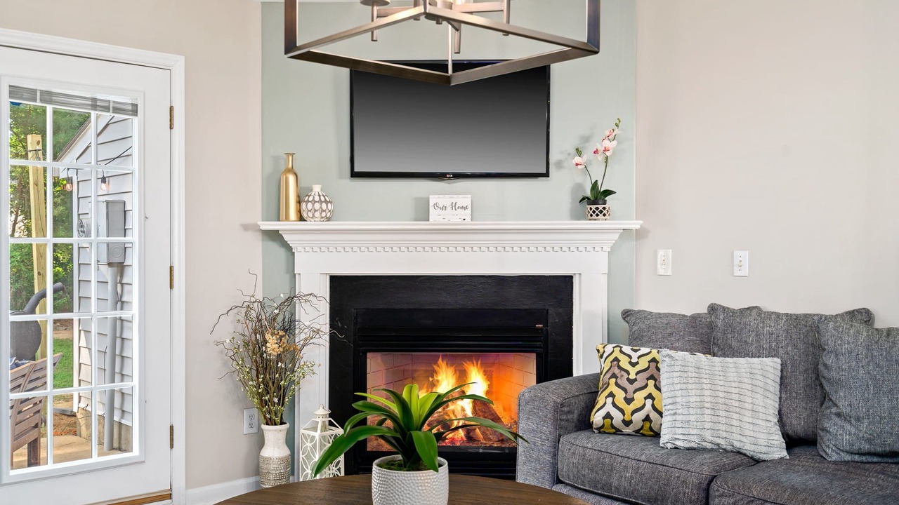 Photo of Livingroom in Southeast Raleigh