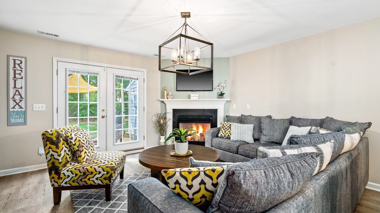 Photo of Livingroom in Southeast Raleigh