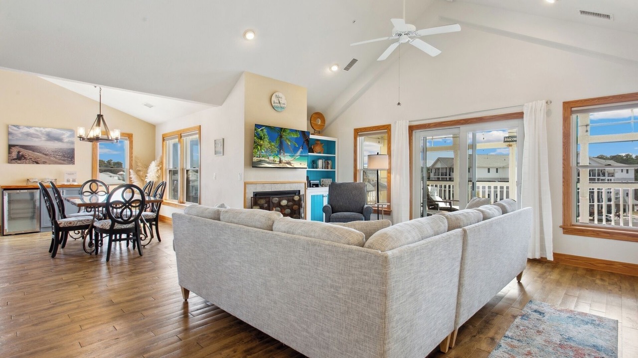 Photo of Livingroom in Bermuda Bay