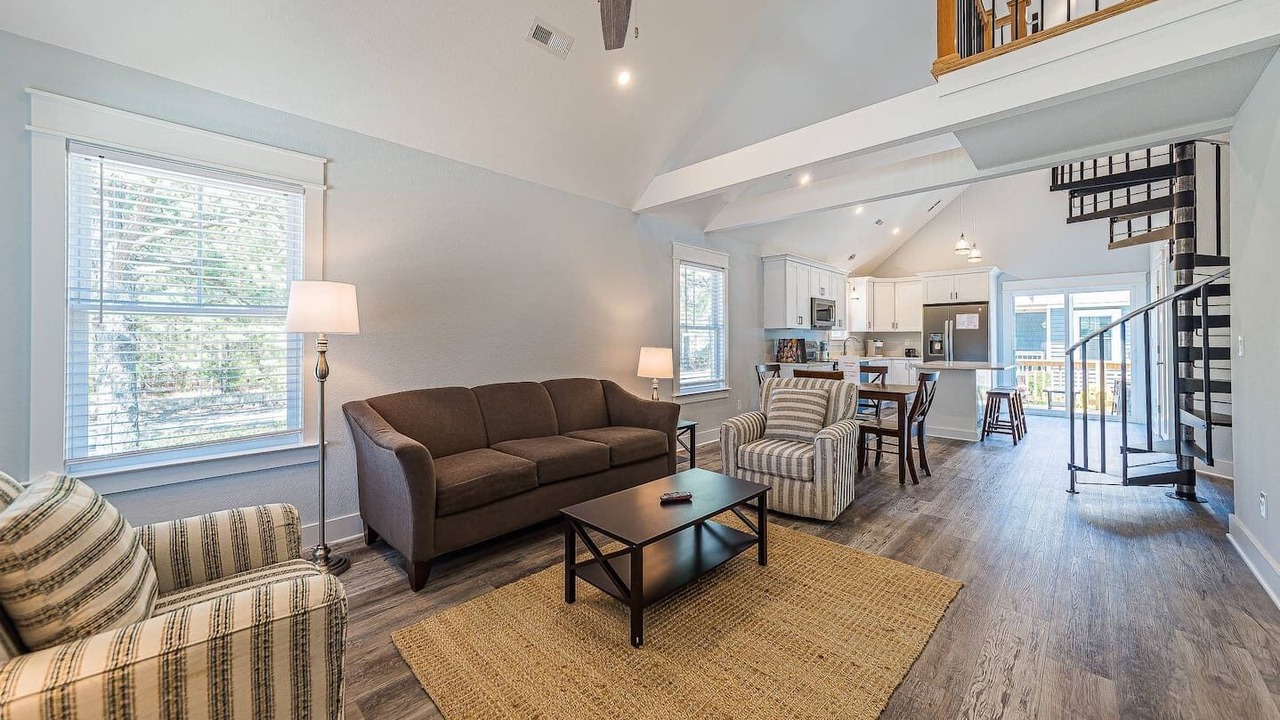 Photo of Livingroom in Harbinger