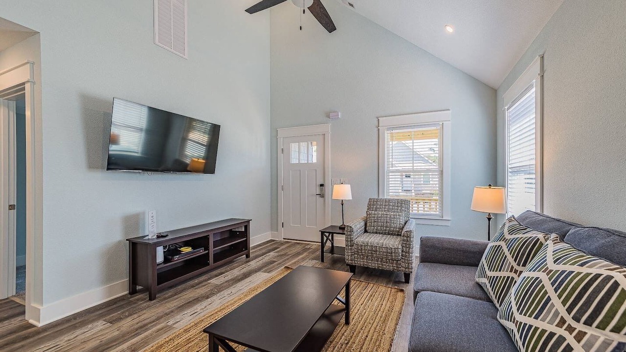 Photo of Livingroom in Harbinger