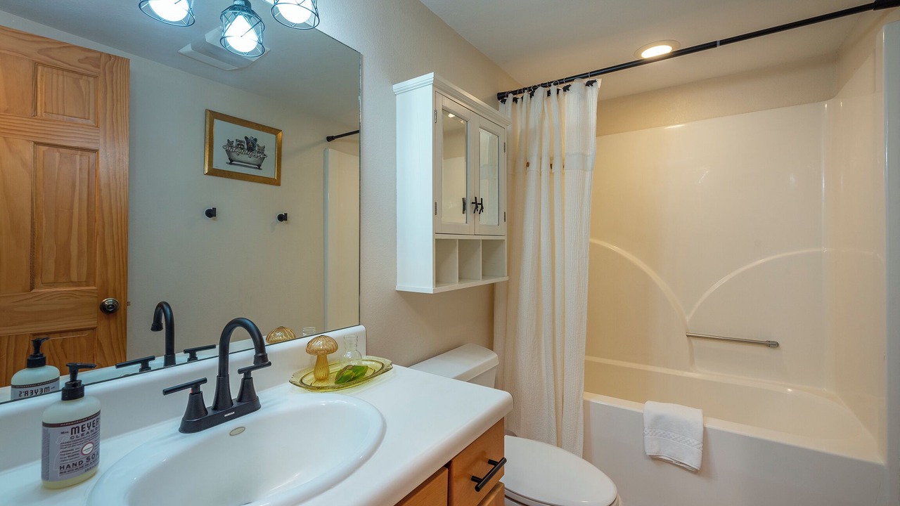 Photo of Bathroom in Old Fort