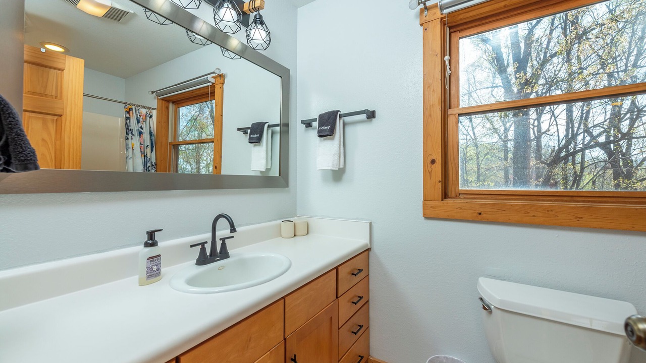Photo of Bathroom in Old Fort