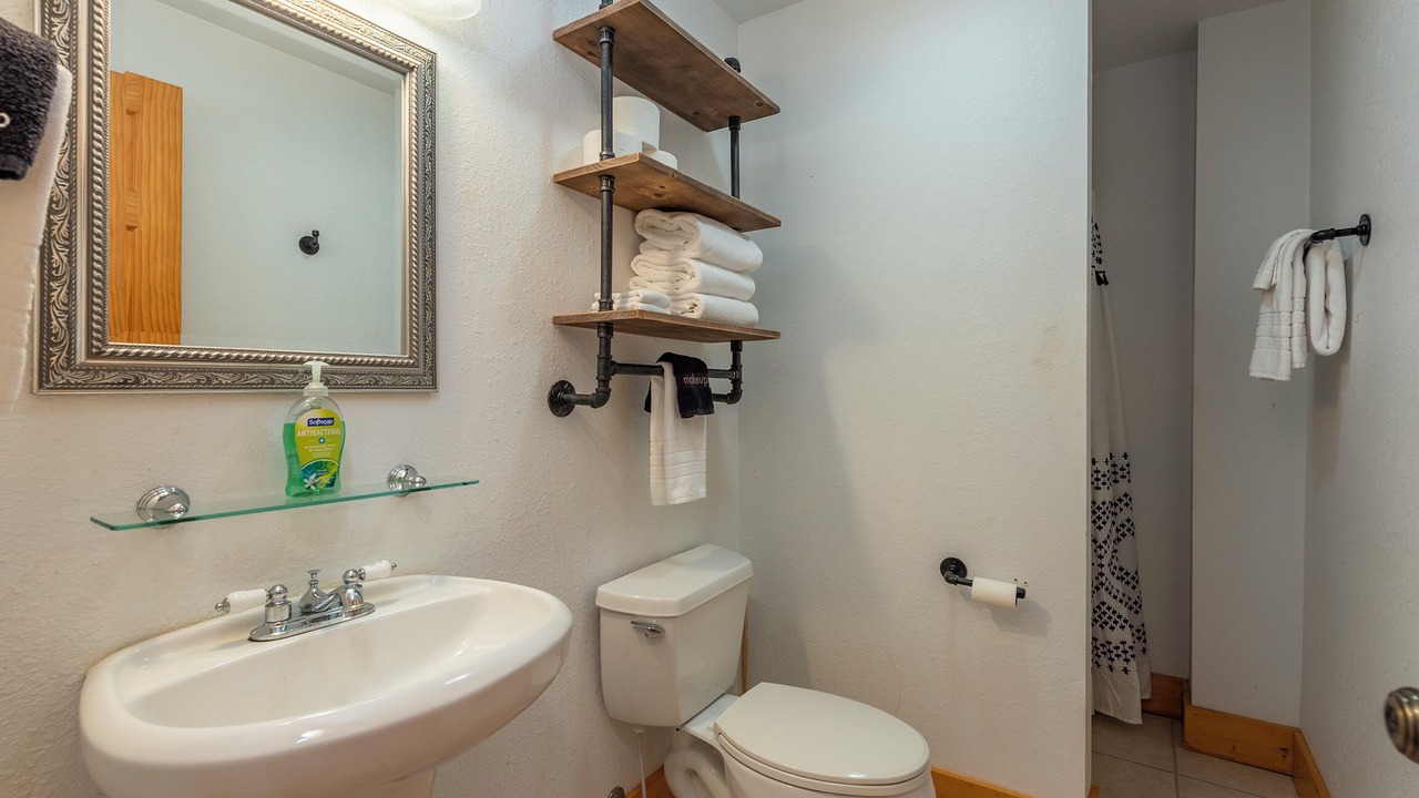 Photo of Bathroom in Old Fort