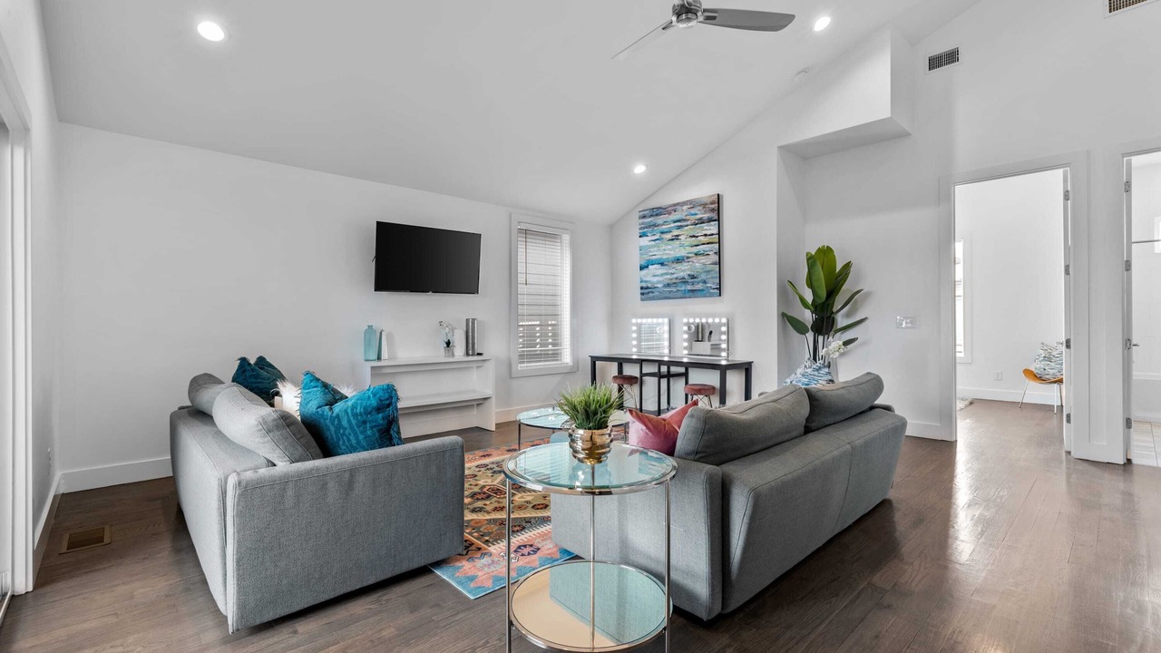 Photo of Livingroom in Berry Hill