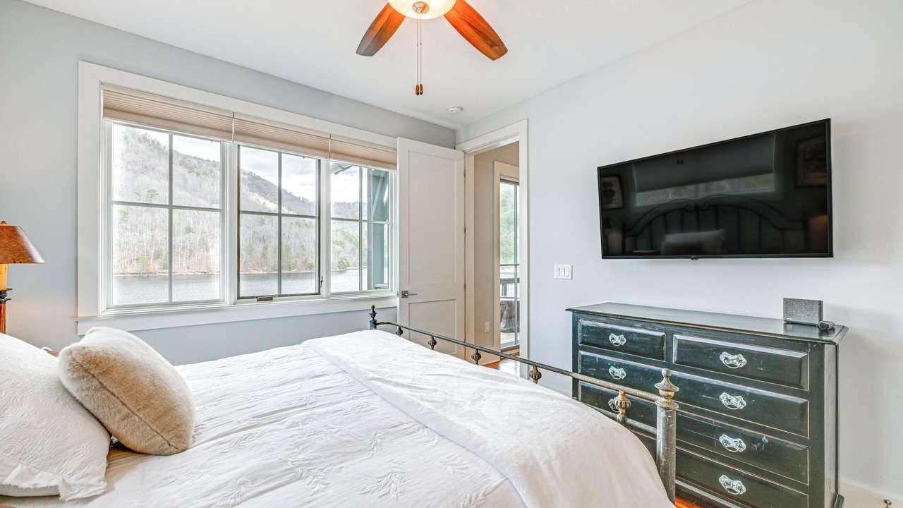 Photo of Bedroom in Bear Lake Reserve