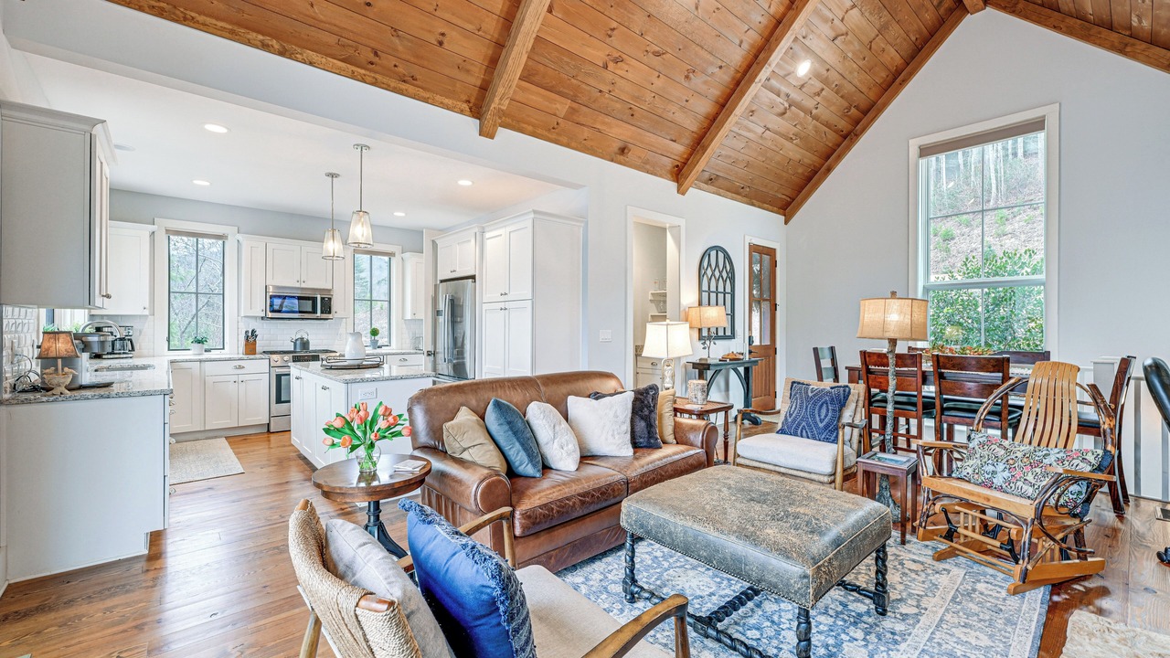 Photo of Livingroom in Bear Lake Reserve