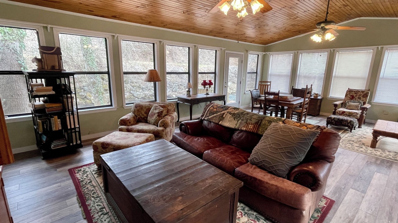 Photo of Livingroom in Robbinsville