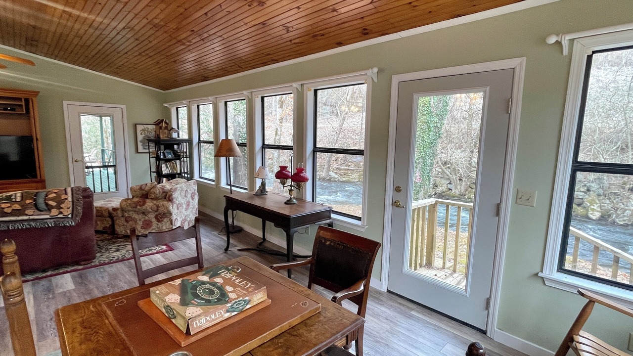 Photo of Livingroom in Robbinsville