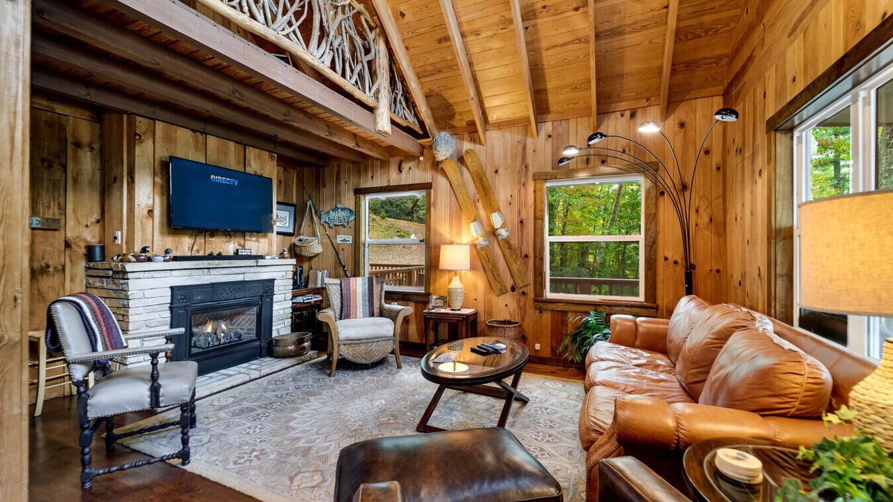 Photo of Livingroom in Cullowhee
