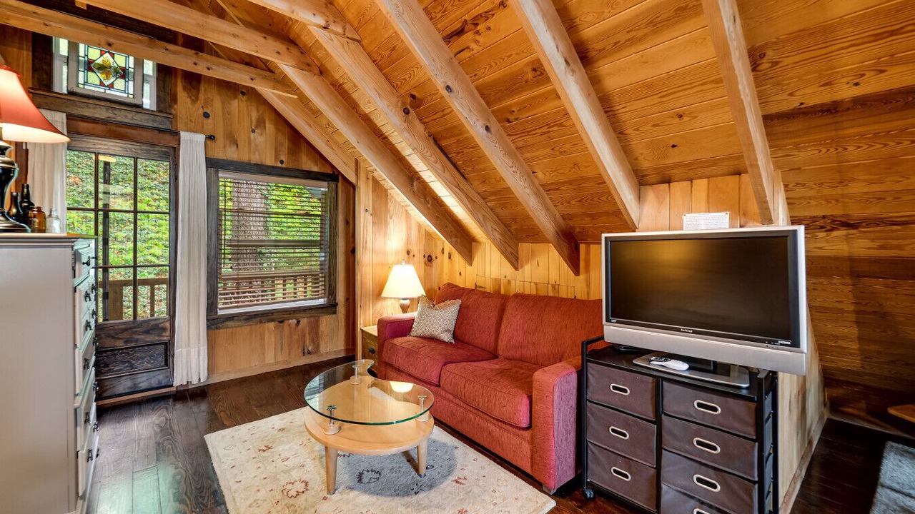 Photo of Livingroom in Cullowhee