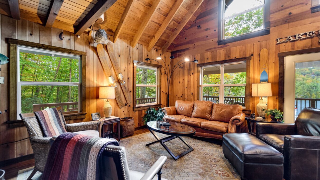 Photo of Livingroom in Cullowhee