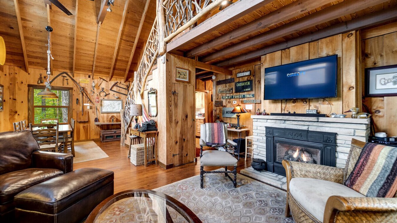 Photo of Livingroom in Cullowhee