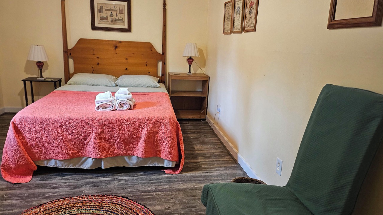 Photo of Bedroom in Pine Knoll Shores