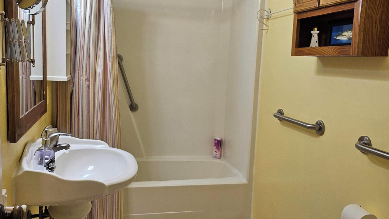 Photo of Bathroom in Pine Knoll Shores
