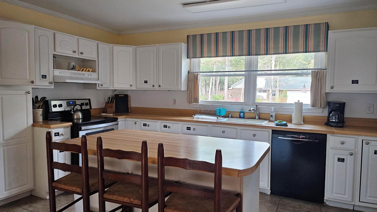Photo of Kitchen in Pine Knoll Shores