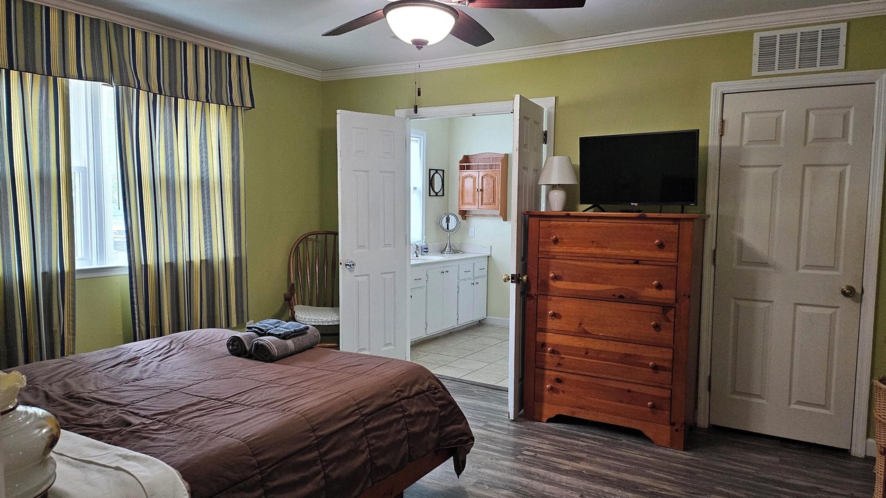 Photo of Bedroom in Pine Knoll Shores