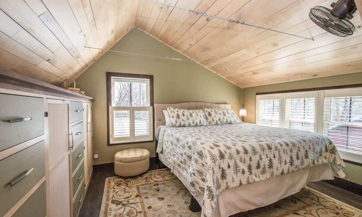 Photo of Bedroom in Hendersonville
