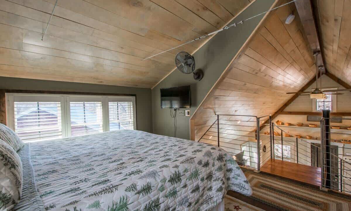 Photo of Bedroom in Hendersonville
