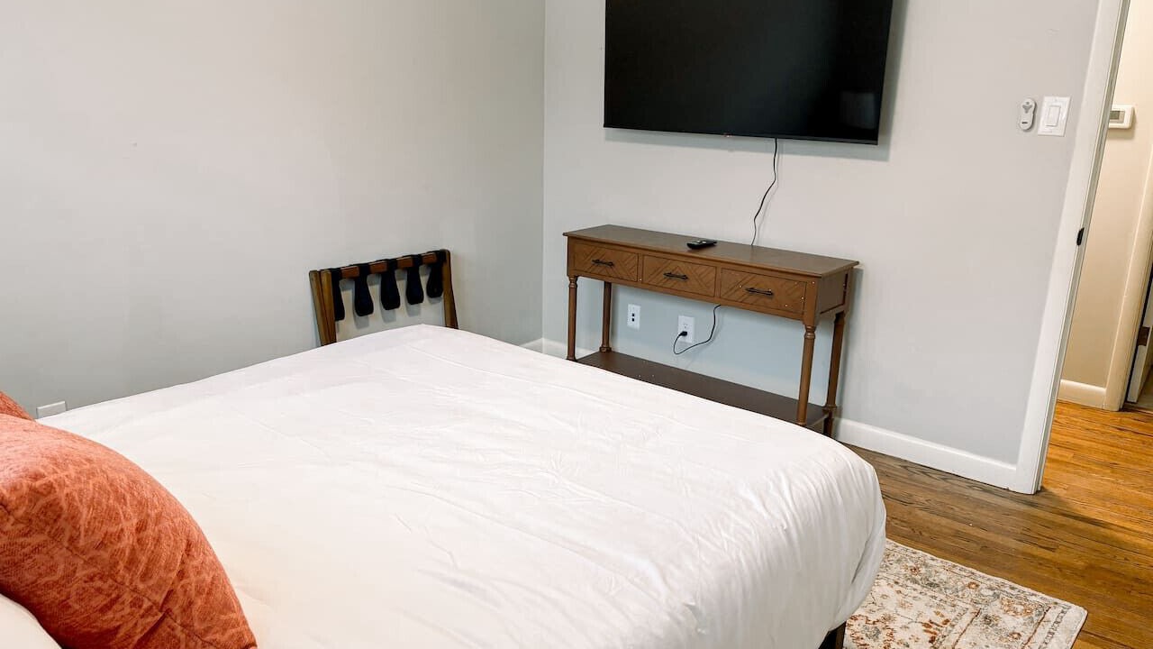 Photo of Bedroom in New Irving Park