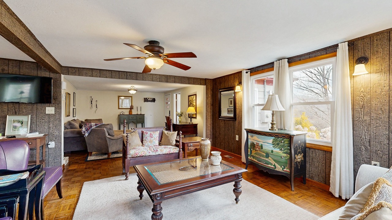 Photo of Livingroom in Horse Shoe