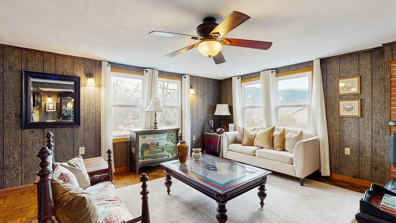Photo of Livingroom in Horse Shoe