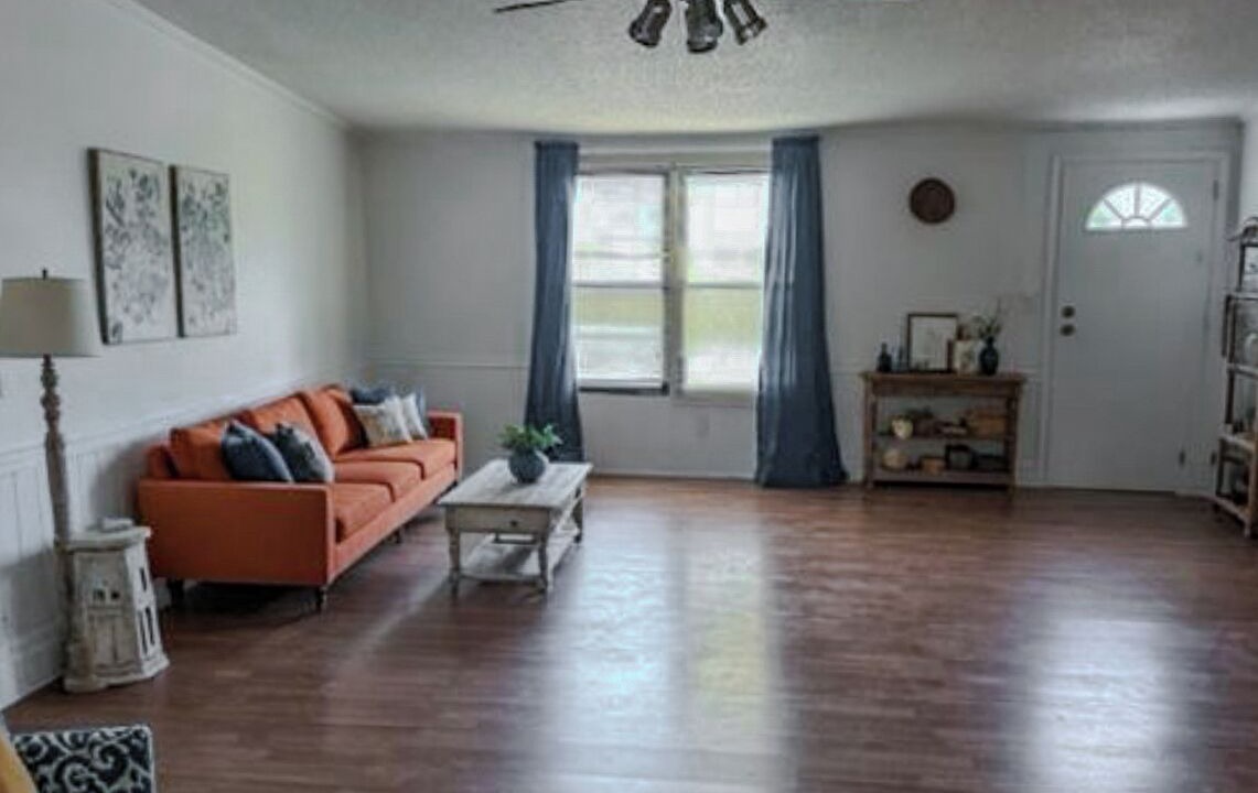 Photo of Livingroom in Myrtle Grove