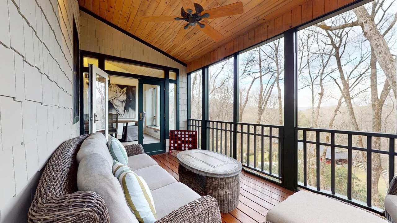 Photo of Livingroom in Highlands Hills