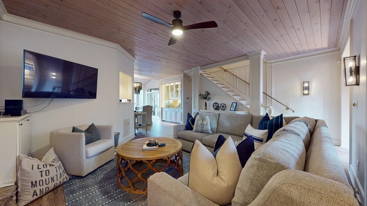 Photo of Livingroom in Highlands Hills