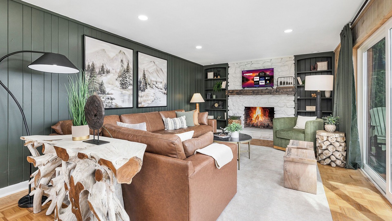 Photo of Livingroom in Seven Devils