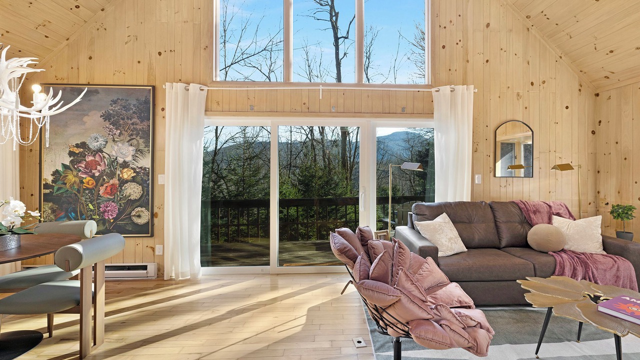 Photo of Livingroom in Seven Devils